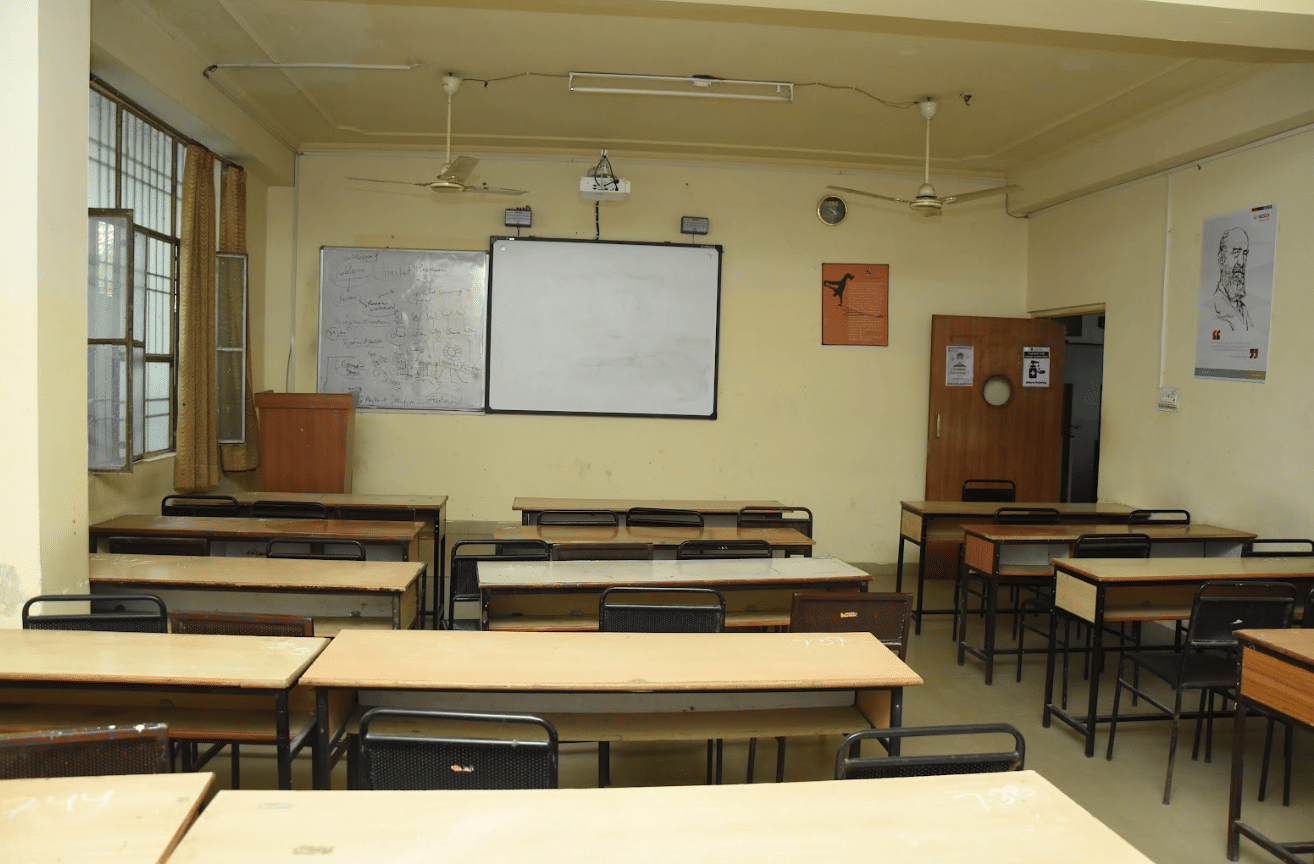 Biyani Girls College Jaipur Classroom photo 8